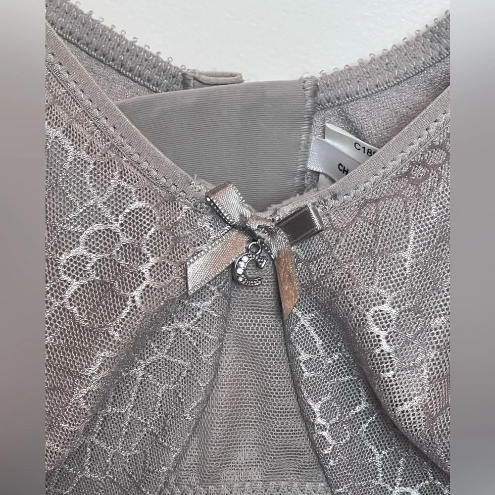 Chantelle minimizing underwire  bra - Picture 3 of 11